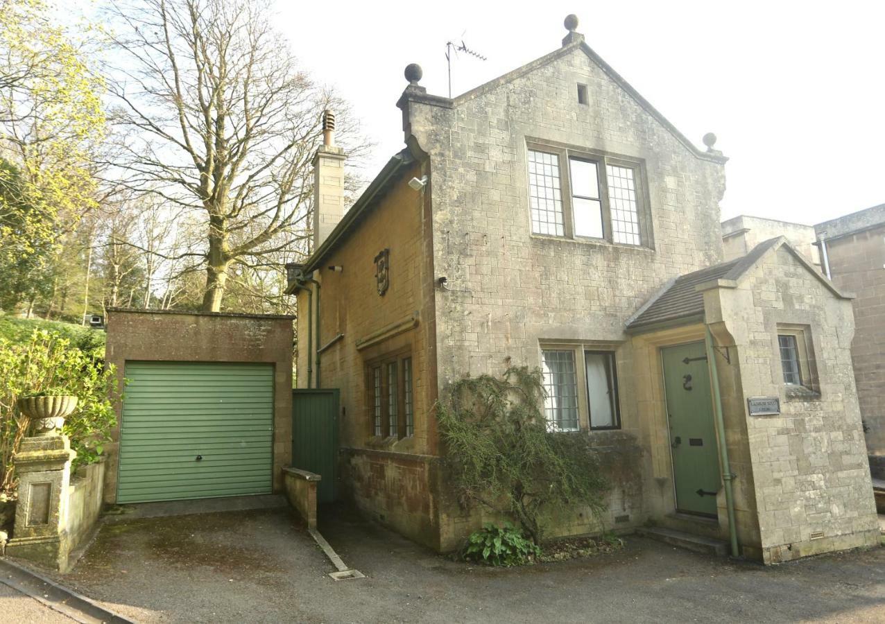 Entire Victorian Lodge In A Privately Gated Estate With Secure Parking For Two Cars And A Newly Refurbished Bathroom Exteriér fotografie