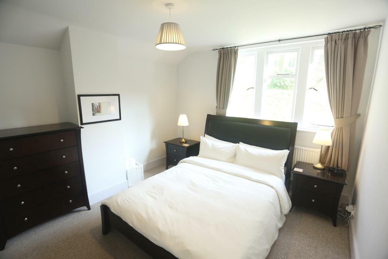 Entire Victorian Lodge In A Privately Gated Estate With Secure Parking For Two Cars And A Newly Refurbished Bathroom Exteriér fotografie