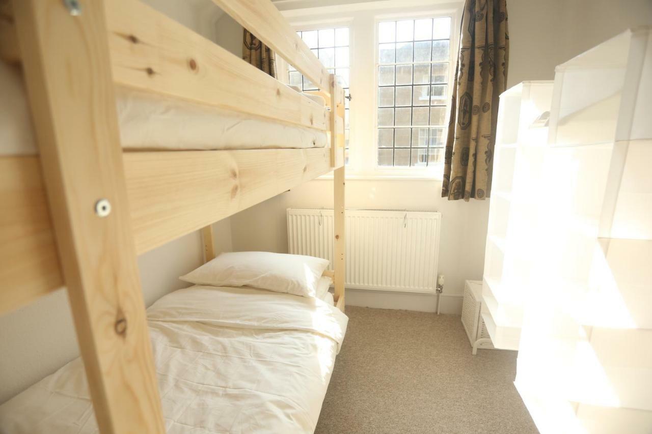 Entire Victorian Lodge In A Privately Gated Estate With Secure Parking For Two Cars And A Newly Refurbished Bathroom Exteriér fotografie