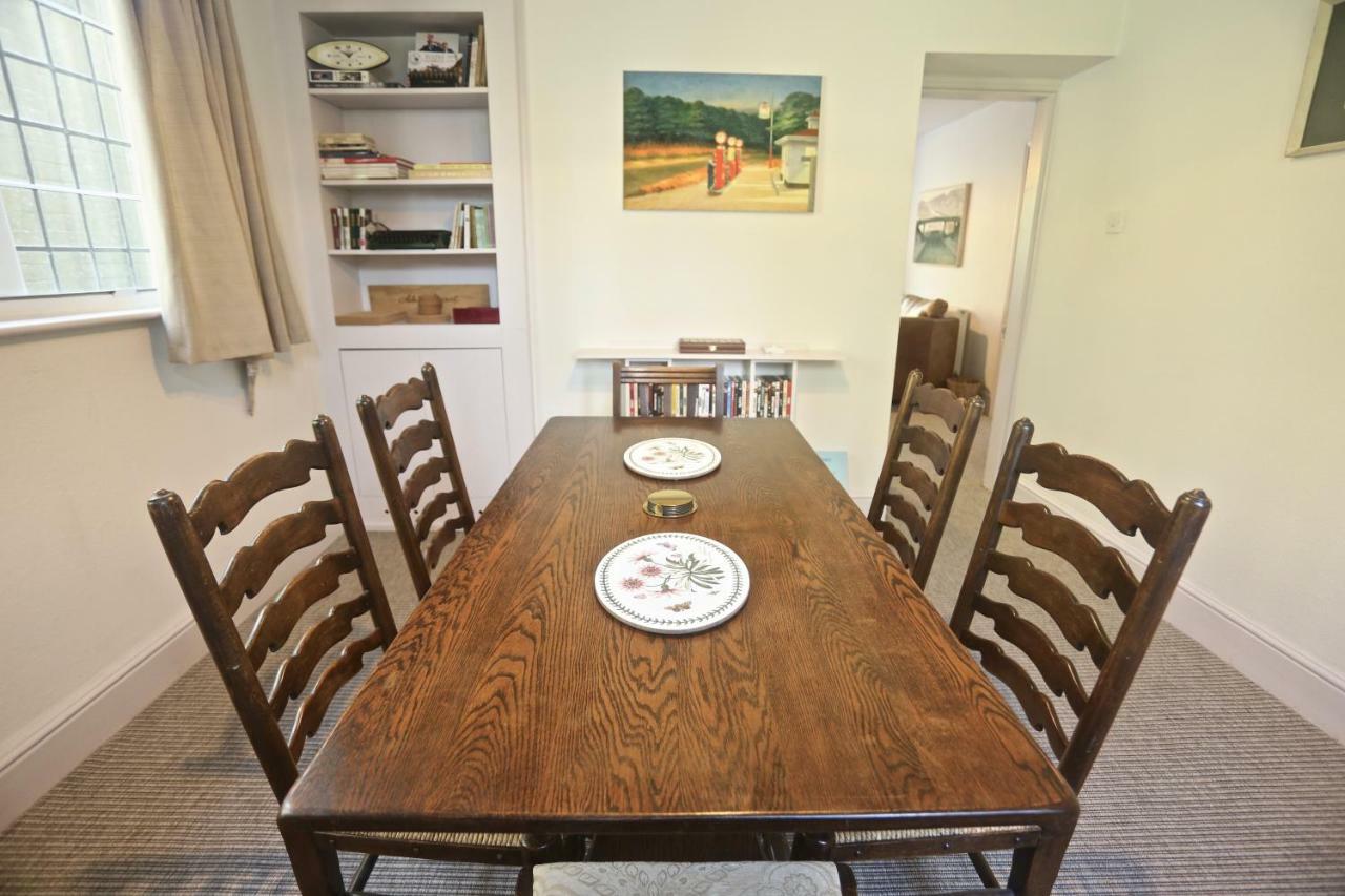 Entire Victorian Lodge In A Privately Gated Estate With Secure Parking For Two Cars And A Newly Refurbished Bathroom Exteriér fotografie