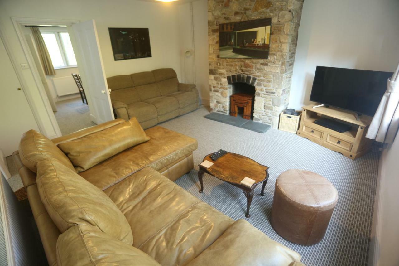 Entire Victorian Lodge In A Privately Gated Estate With Secure Parking For Two Cars And A Newly Refurbished Bathroom Exteriér fotografie